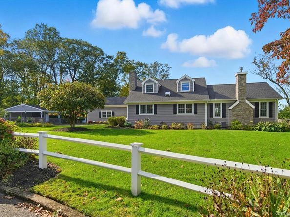 17 Winchester Lane, Huntington NY 11743