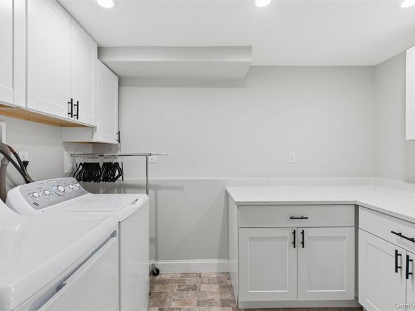 17 Winchester Lane, Huntington NY 11743