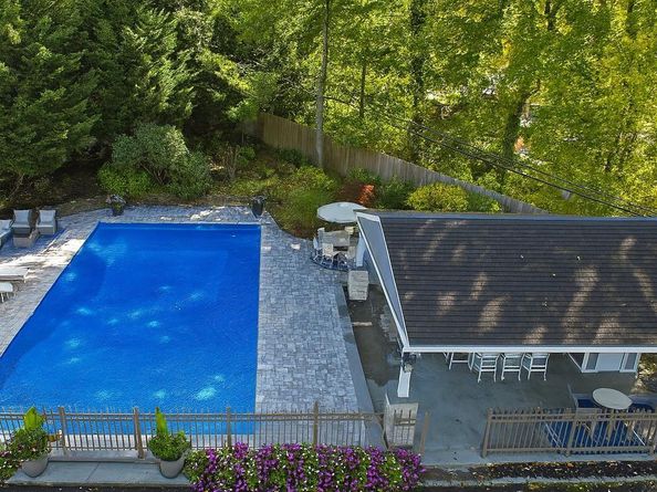 17 Winchester Lane, Huntington NY 11743