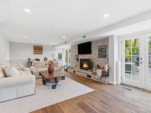 17 Winchester Lane, Huntington NY 11743