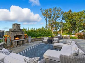 17 Winchester Lane, Huntington NY 11743