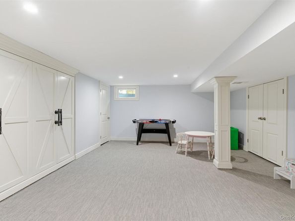 17 Winchester Lane, Huntington NY 11743