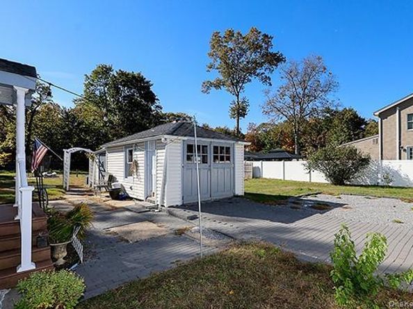 44 Orchard Street, Hauppauge NY 11788