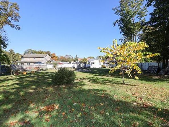 44 Orchard Street, Hauppauge NY 11788