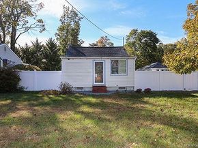 44 Orchard Street, Hauppauge NY 11788