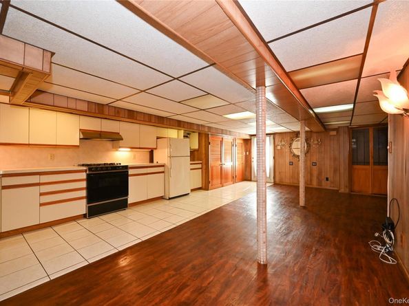 79-23 69 Avenue, Middle Village NY 11379
