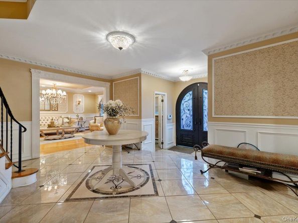 626 Caledonia Road, Dix Hills NY 11746