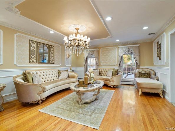 626 Caledonia Road, Dix Hills NY 11746