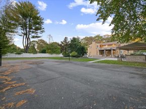 626 Caledonia Road, Dix Hills NY 11746