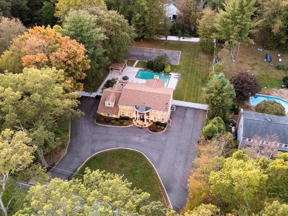 626 Caledonia Road, Dix Hills NY 11746