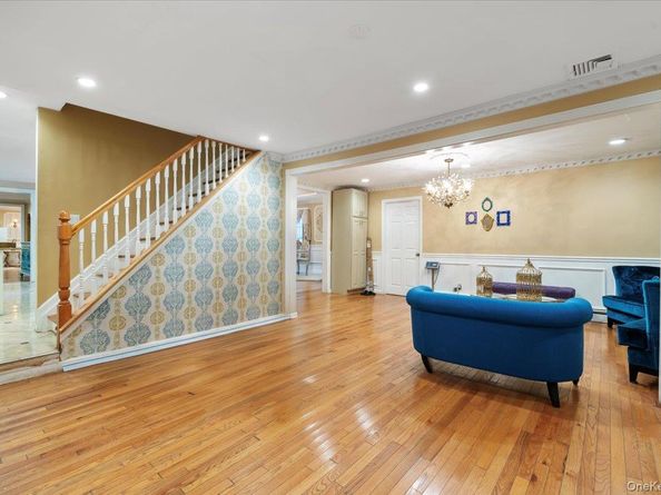 626 Caledonia Road, Dix Hills NY 11746