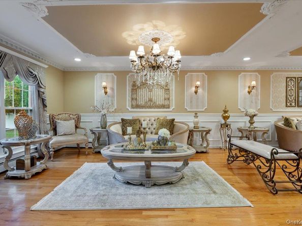626 Caledonia Road, Dix Hills NY 11746