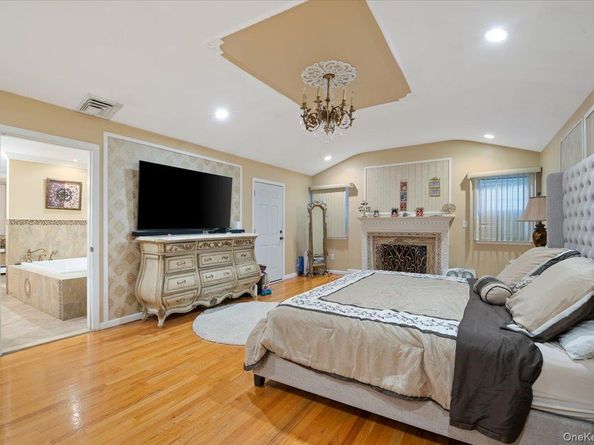 626 Caledonia Road, Dix Hills NY 11746