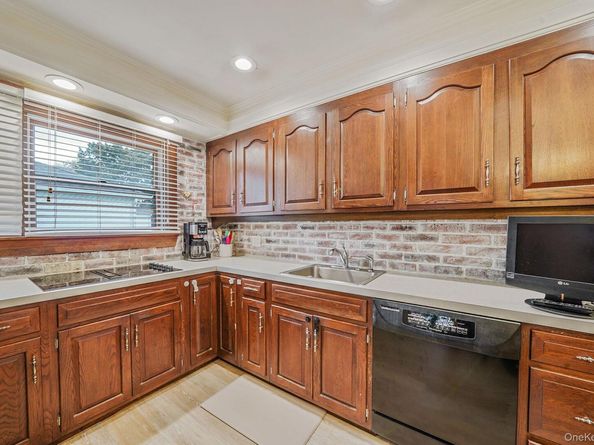 138 Claudy Lane, New Hyde Park NY 11040