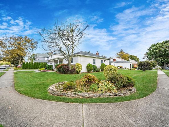 138 Claudy Lane, New Hyde Park NY 11040