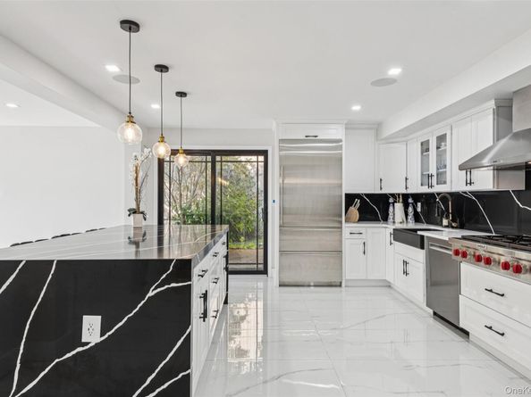 5 Valley Lane W, North Woodmere NY 11581