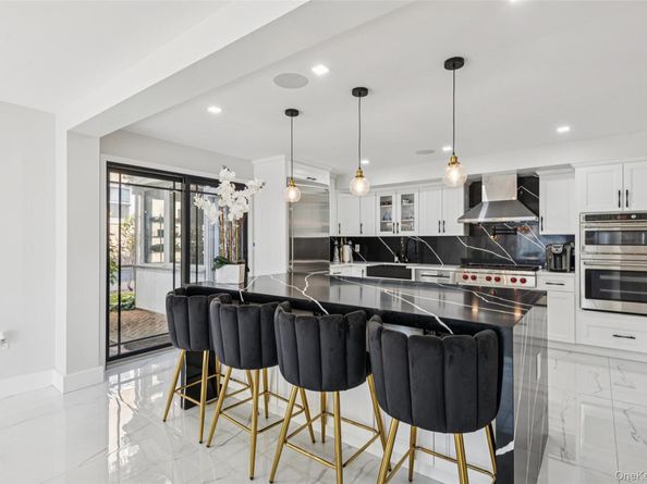 5 Valley Lane W, North Woodmere NY 11581