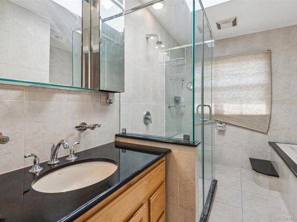 5 Valley Lane W, North Woodmere NY 11581