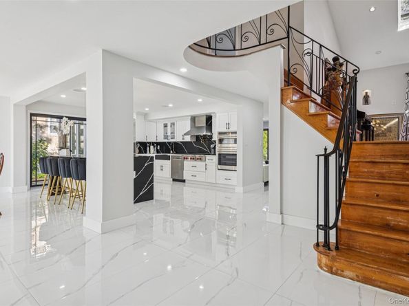 5 Valley Lane W, North Woodmere NY 11581