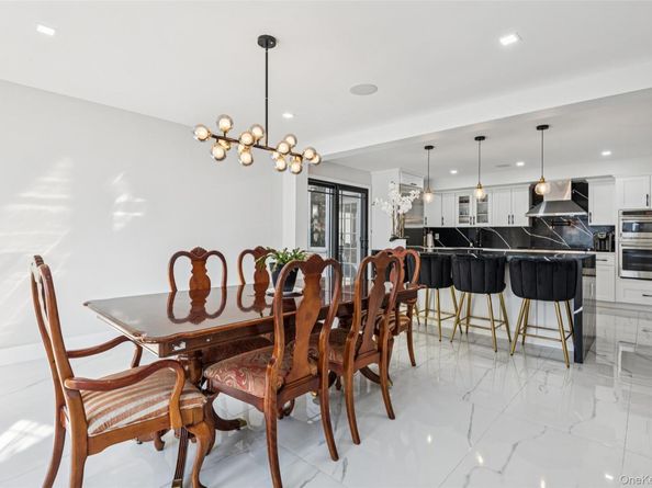 5 Valley Lane W, North Woodmere NY 11581