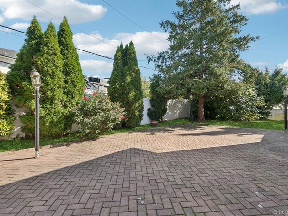 5 Valley Lane W, North Woodmere NY 11581