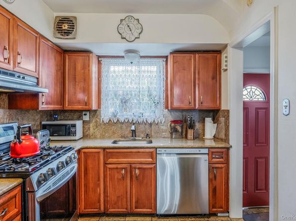 115-82 237th Street, Elmont NY 11003