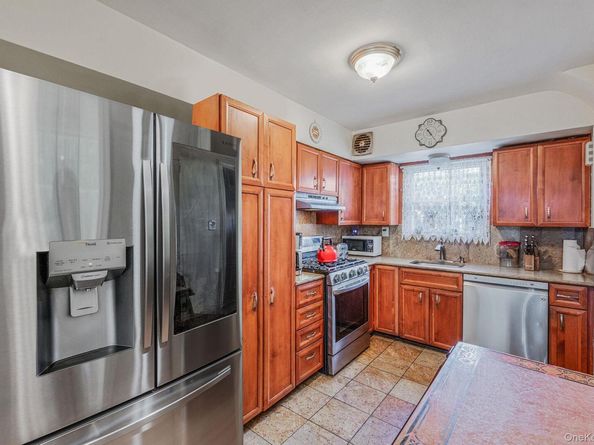 115-82 237th Street, Elmont NY 11003