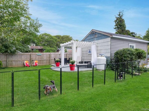 70 Fanning Avenue, Hampton Bays NY 11946