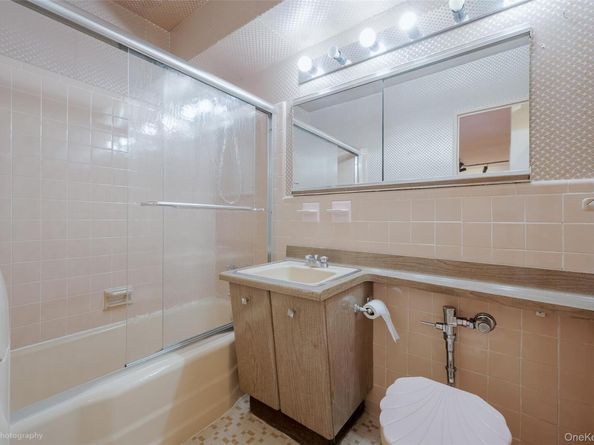 52-30 39th 3V, Woodside NY 11104