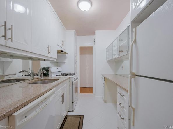 52-30 39th 3V, Woodside NY 11104