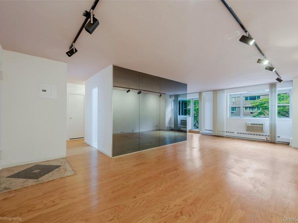 52-30 39th 3V, Woodside NY 11104