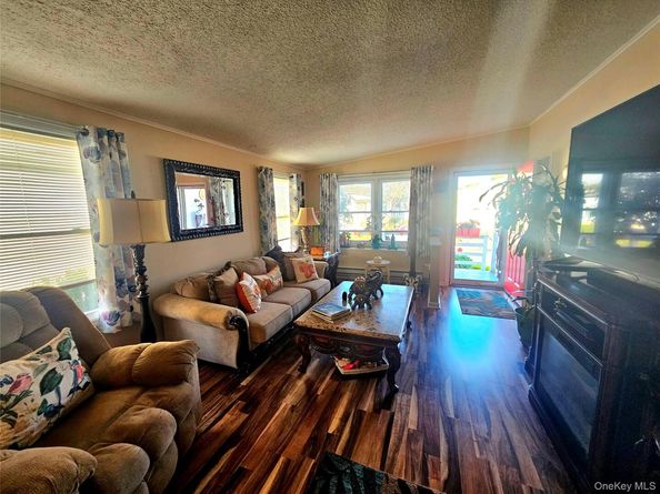 45 Dogwood Lane, Manorville NY 11949