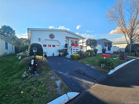 45 Dogwood Lane, Manorville NY 11949