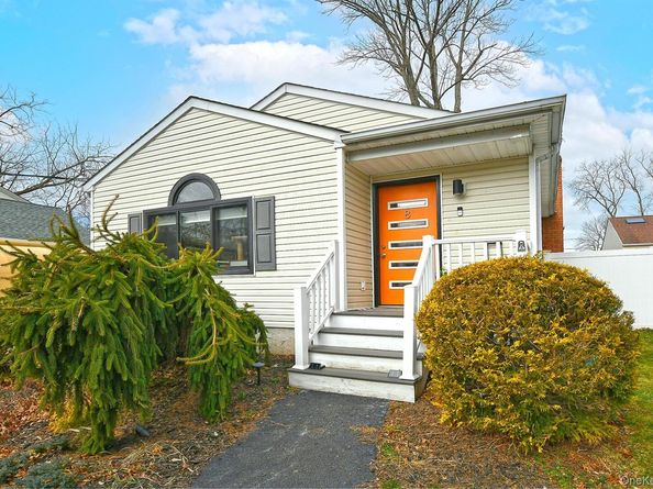 8 Walnut Road, Kings Park NY 11754