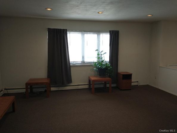 540 Oak Street, Copiague NY 11726