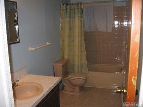 540 Oak Street, Copiague NY 11726
