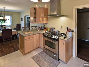 585 Monroe Place, Ridgefield NJ 07657