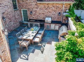 27 Roberts Road, Englewood Cliffs NJ 07632