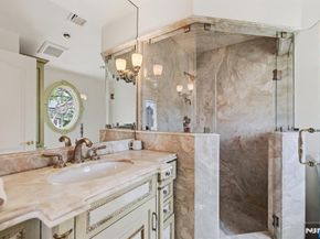 27 Roberts Road, Englewood Cliffs NJ 07632