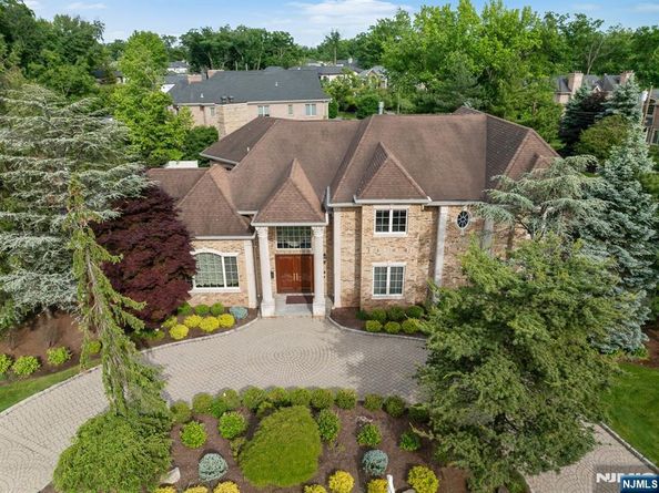 27 Roberts Road, Englewood Cliffs NJ 07632