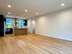 6909 42nd Avenue S A, Seattle WA 98118