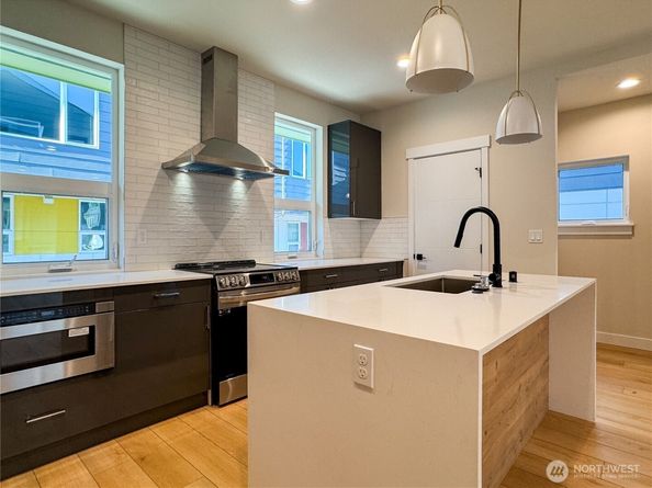 6909 42nd Avenue S A, Seattle WA 98118