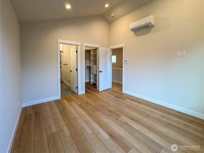 6909 42nd Avenue S A, Seattle WA 98118