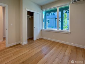 6909 42nd Avenue S A, Seattle WA 98118