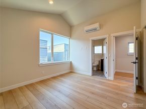 6909 42nd Avenue S A, Seattle WA 98118