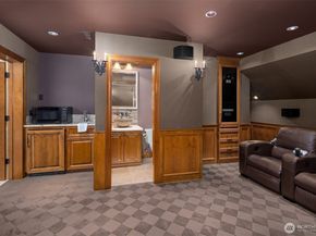 20450 NE 71st Street, Redmond WA 98053