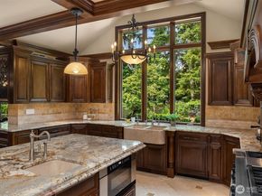 20450 NE 71st Street, Redmond WA 98053