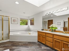 26057 SE 38th St, Sammamish WA 98029