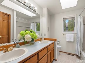 26057 SE 38th St, Sammamish WA 98029