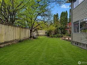 26057 SE 38th St, Sammamish WA 98029